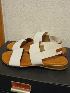 ​André Assous White Strappy Sandals Made in Spain Women’s Size 8